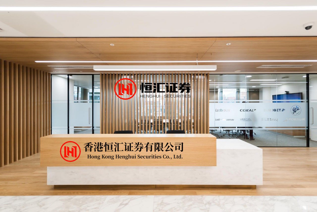 美通美股票配资 在黄岩岛上空进行战备巡航的教练-10，由永兴岛起飞挂副油箱和PL-5